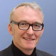 Dr. Tim Köhler-Rama, der an der Hochschule des Bundes Fachbereich Sozialversicherung in Berlin Volkswirtschaftslehre und Ökonomie der Altersvorsorge lehrt